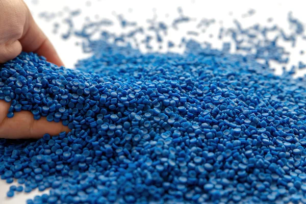 Blue Plastic Grain Plastic Polymer Granules Hand Hold Polymer Pellets — Stock Photo, Image