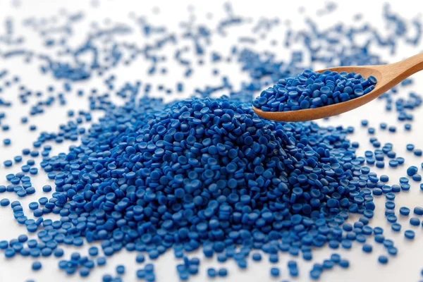 Mavi plastik tanecikler, plastik polimer tanecikler, polimer topaklar, su boruları yapmak için ham maddeler petrokimyasallardan plastik ve bileşik ekstrüzyon, bitki polietilen reçinesi..
