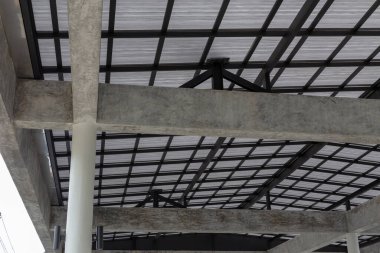 Endüstriyel binanın çatısı, endüstriyel binaların çatısı. Çatı endüstrisinin yapısı.