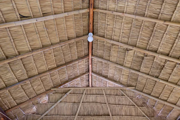 Estrutura Telhado Bambu Tradicional Telhado Feito Com Folhas Contexto Textura — Fotografia de Stock