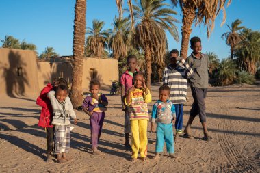 Nubian çocuklar Abri, sudan bir resim için poz