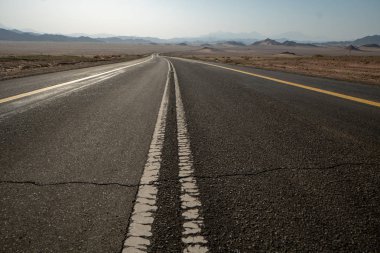 Suudi Arabistan'da yalnız yol