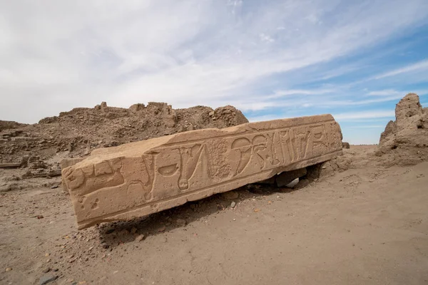 수단의 고고학 유적지에 이집트 상형문자 — 스톡 사진