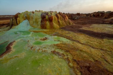 Danakil tatlısı Dalol 'da günbatımı, Etiyopya. Gezegendeki en sıcak yerlerden biri