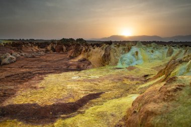 Danakil tatlısı Dalol 'da günbatımı, Etiyopya. Gezegendeki en sıcak yerlerden biri
