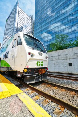 Toronto, Ontario, Kanada-27 Mayıs 2019: Toronto Union istasyon terminali Go Trains, VIA Rail Canada, UP Havaalanı Ekspresi ve nakliye trenleri