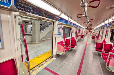 Toronto, Kanada-11 Ekim 2018: Toronto Metro TTC hatlarında çalışan yenilenmiş trenler