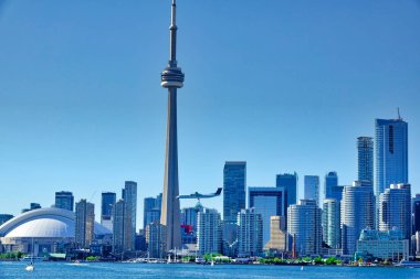 Toronto finans bölgesi Ontario Gölü 'nden ufuk çizgisi