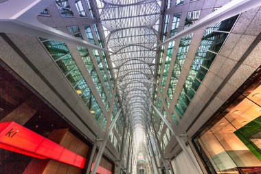 Toronto, Kanada-26 Temmuz 2019: Brookfield Place, Allen Lambert Galleria pasajı İspanyol mimar Santiago Calatrava tarafından tasarlanan bir atriyum.