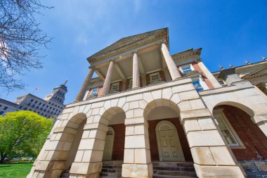 Ontario Temyiz Mahkemesi, Yüksek Adalet Divanı Bölgesel Mahkemesi, Ontario Hukuk Topluluğu ofisleri barındıran Osgoode Hall