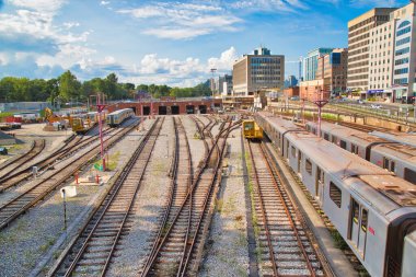 Toronto, Kanada-20 Ağustos 2018: Toronto Metro Metro Deposu Bir metro treni filosuna hizmet veriyor