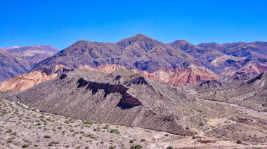 Tilcara, Arjantin, Manzaralı dağlar ve antik kalıntılar