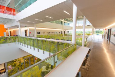 King City, Ontario, Kanada-20 Haziran 2019: King City 'deki Seneca College kampüsündeki Magna Salonu' nun sınıfları ve laboratuvarları