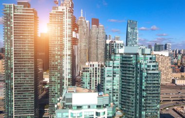 Yeni Toronto Konutları Ontario Gölü 'ne bakan göl kıyısındaki trend bir bölgede.