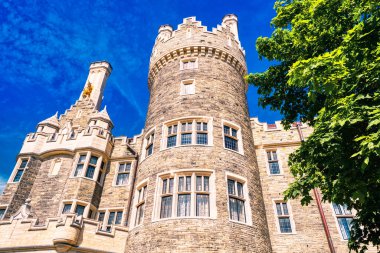 Toronto, Ontario, Kanada-9 Haziran 2019: Toronto şehir merkezindeki Casa Loma Tarihi Müzesi, Gotik Uyanış tarzı malikane, bahçe ve lüks bir gurme restoranı