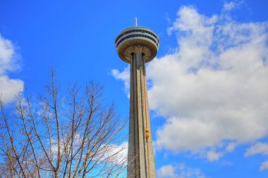 Niagra Şelalesine bakan Skylon Kulesi