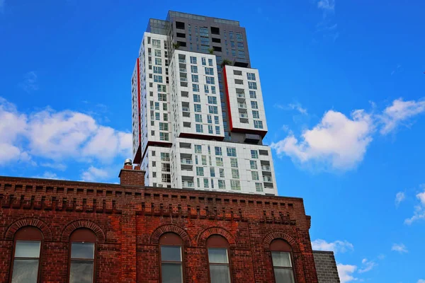 Toronto, Kanada 'daki trend bölgelerdeki apartmanlar