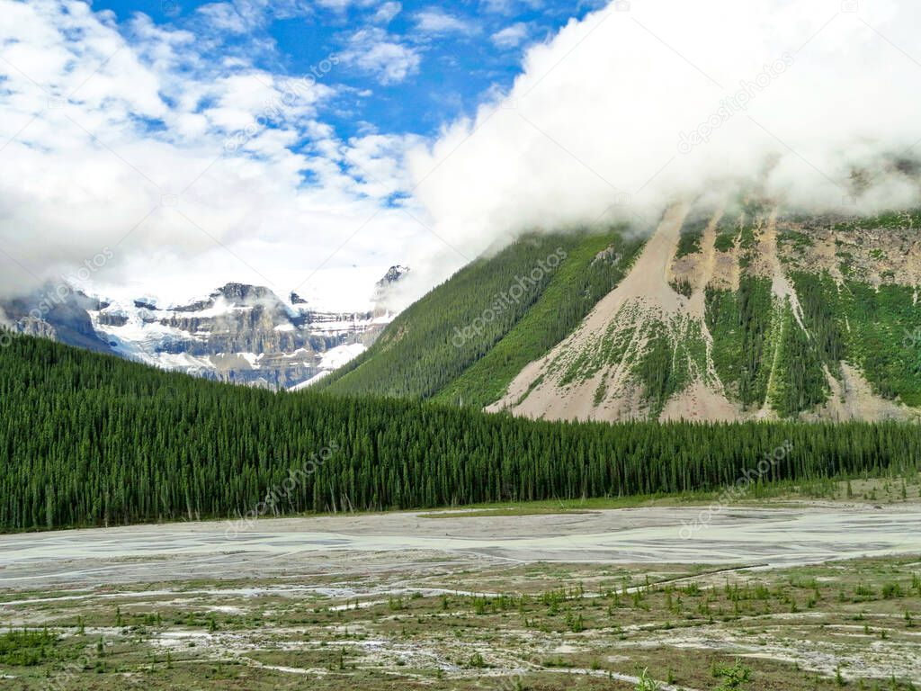 Canadian Rockies, Saskatchewan Crossing scenic mountain views and landscapes