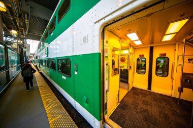 Toronto, Ontario, Kanada-27 Mayıs 2019: Toronto Union istasyon terminali Go Trains, VIA Rail Canada, UP Havaalanı Ekspresi ve nakliye trenleri