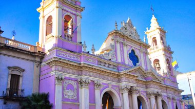 9 Temmuz Merkez Salta Plaza (Plaza 9 De Julio) tarihi şehir merkezinde