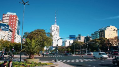 Buenos Aires, Arjantin-20 Haziran 2019 de Julio Bulvarı, Buenos Aires 'te bir merkez cadde. Adı Arjantin Bağımsızlık Günü onuruna