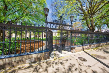 Ontario Temyiz Mahkemesi, Yüksek Adalet Divanı Bölgesel Mahkemesi, Ontario Hukuk Topluluğu ofisleri barındıran Osgoode Hall