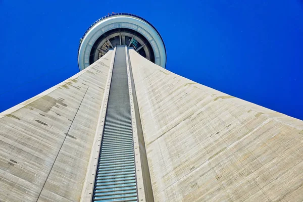 Toronto Kanada Lipca 2018 Słynna Wieża Widokiem Jezioro Ontario — Zdjęcie stockowe