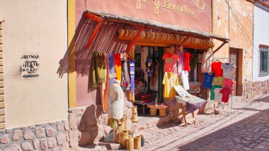 Arjantin, Humahuaca-20 Eylül 2017: Humahuaca köyünün manzaralı sokakları 