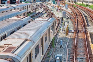 Toronto, Kanada-20 Ağustos 2018: Toronto Metro Metro Deposu Bir metro treni filosuna hizmet veriyor
