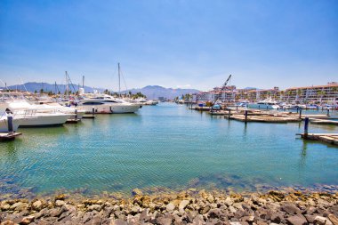 Puerto Vallarta 'da Marina ve yat kulübü.