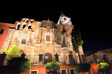 Tarihi şehir merkezindeki Guanajuato kiliseleri