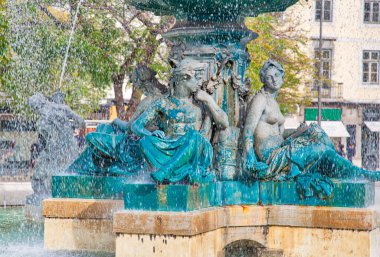 Lizbon 'daki ünlü Rossio Meydanı Çeşmesi