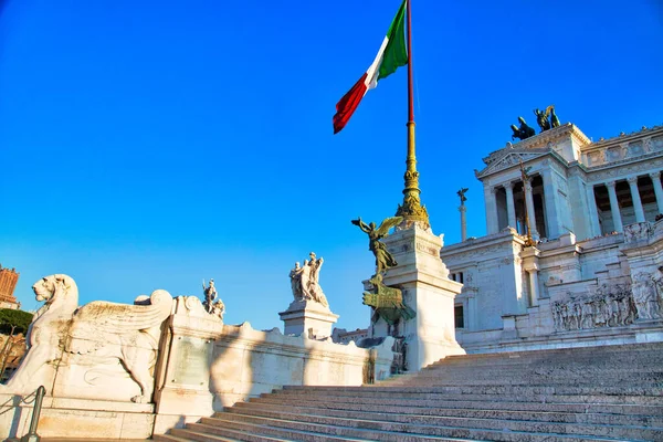 Wahrzeichen Altare Della Patria Palast Während Der Hauptreisezeit — Stockfoto