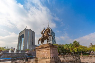 Monterrey, Meksika-11 Temmuz 2020: Monterrey, Landmark Macroplaza (La Gran Plaza) tarihi şehir merkezinde, dünyanın yedinci büyük meydanı.