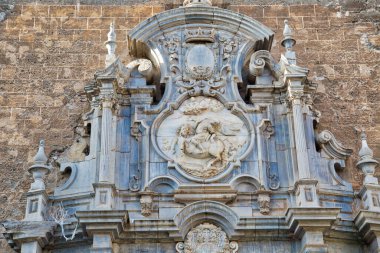 Tarihi bir şehir merkezindeki ünlü Granada kiliseleri