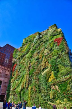 Madrid, İspanya-16 Ekim 2017: Tarihi Caixa Forum Binası