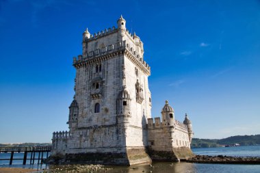 Lizbon, Belem Kulesi Tagus Nehri kıyısında gün batımında