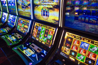 Las Vegas, Nevada, ABD-10 Mart 2018: gece eğlence alanında kumarhane makineleri