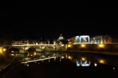 Roma, İtalya-7 Ekim 2017: Vatikan yakınlarındaki ünlü Roma köprüleri