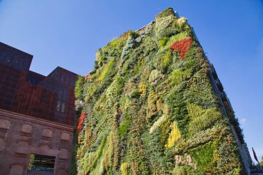 Madrid, İspanya-16 Ekim 2017: Tarihi Caixa Forum Binası