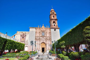 San Miguel de Allende, Meksika-3 Aralık 2018: Templo De San Francisco (San Francisco Tapınağı) San Miguel De Allende 'nin tarihi şehir merkezinde