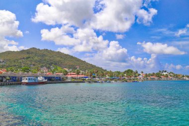 Philipsburg, Sint Maarten - 20 Nisan 2016: Sint Maarten Körfezi ve yat kulübü