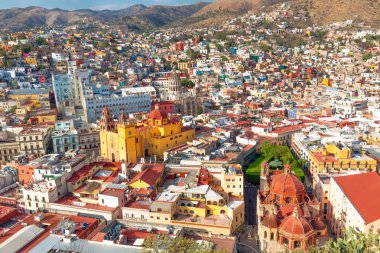 Pipila Anıtı yakınlarındaki manzaralı şehir gözcüsünden Guanajuato panoramik manzara