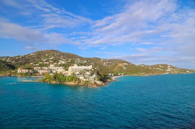 St. Thomas Adası Karayip tatil köyü manzaralı Charlotte Amalie Körfezi 'nde.