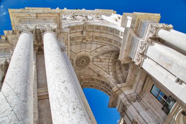 Lizbon 'da Tagus Nehri' ne bakan ünlü Ticaret Meydanı (Praca do Comercio)