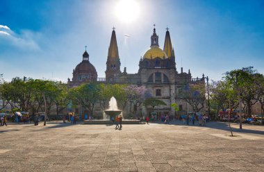Guadalajara, Meksika-14 Nisan 2018: Tarihi şehir merkezinde Kurtuluş Meydanı (Plaza De La Liberacion)