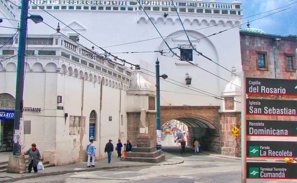 Quito Ecuador Augusti 2016 Scenic Quito Gator Den Gamla Historiska — Stockfoto