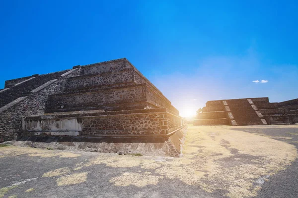 メキシコ市の近くに位置するランドマークTeotihuacanピラミッド — ストック写真
