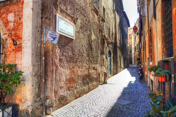 ローマ イタリア20 10月 2017 町の歴史的な部分で美しいローマの通り — ストック写真