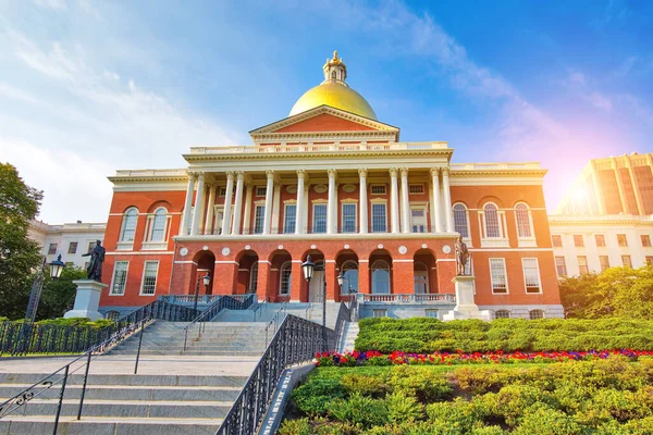 Boston 'daki Massachusetts Eyalet Binası tarihi şehir merkezinde Beacon Hill' e yakın bir yerde.